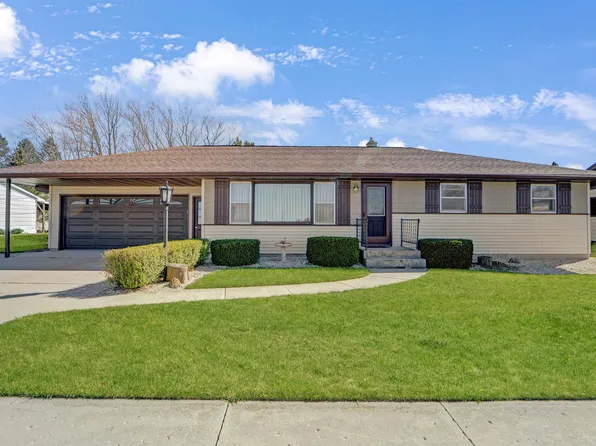 2261 Park Ave, New Holstein, WI 53061
