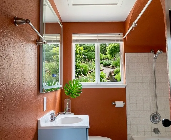 Main bathroom