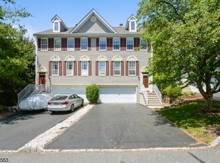 111 Bobolink Ct, Wayne, NJ 07470
