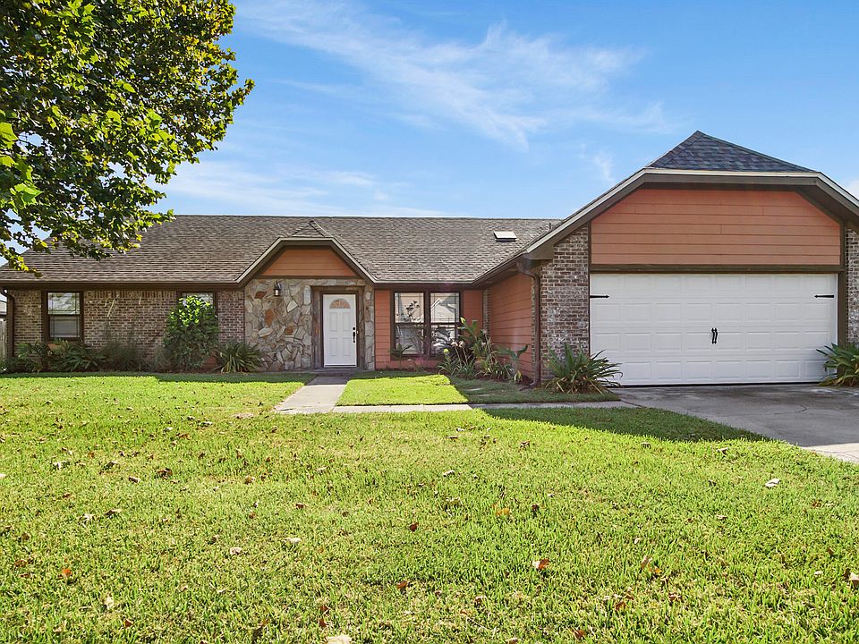 1st image of 105 Saratoga Pl