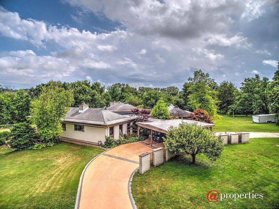 4,015 sq' ranch * Creekside Frontage