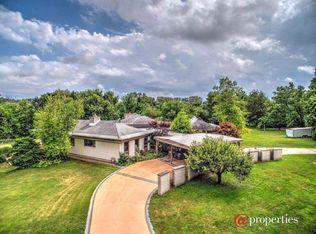 3915 E Solon Rd, Solon Mills, IL 60071