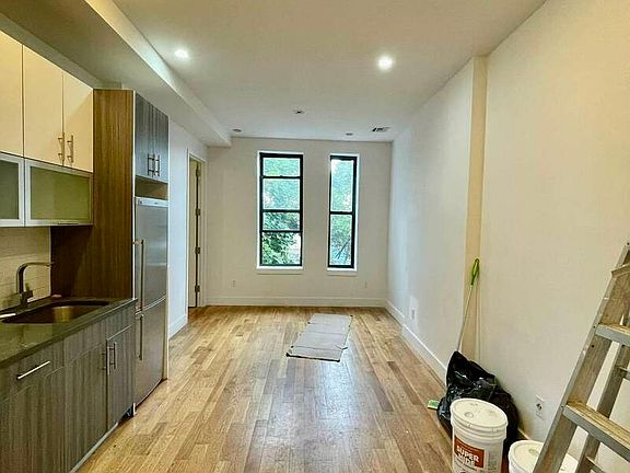 2nd image of 472 Lafayette Ave APT 4B