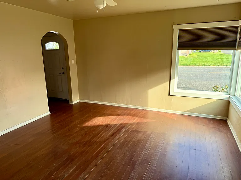 1304 Dudley Ave — Photo 5