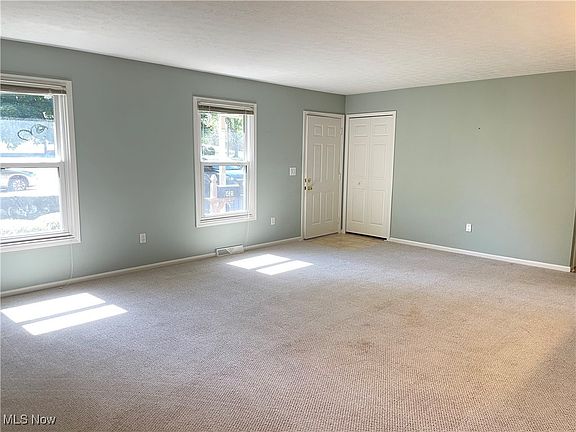 4th image of 421 Hampden Ct