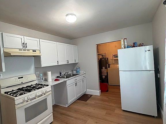 2nd image of 2892 Appleridge St