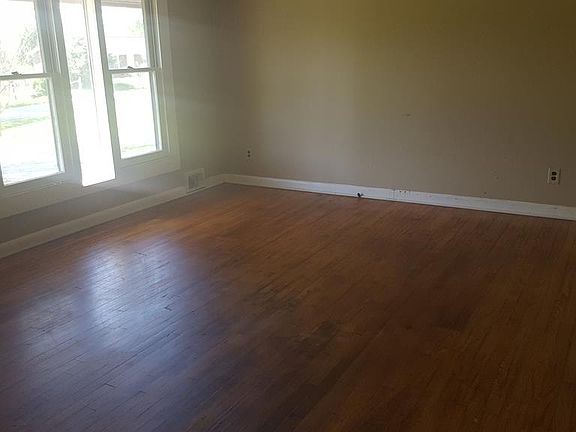 4th image of 189 Green Circle Dr