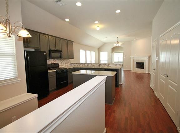 2nd image of 1304 Live Oak Ln