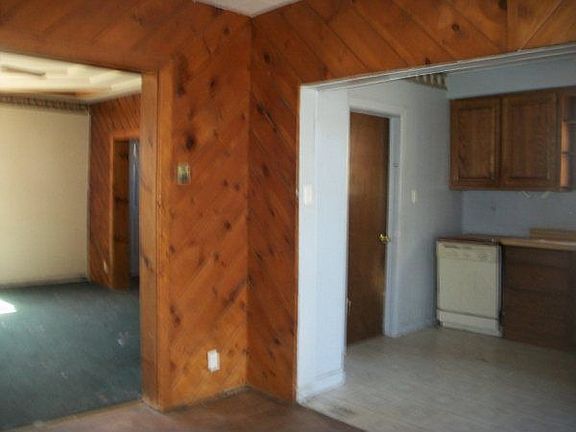 3rd image of 708 Florence St