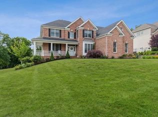 146 Ridgeline Dr, Poughkeepsie, NY 12603