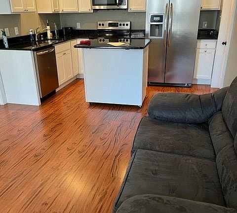 4th image of 325 Market St