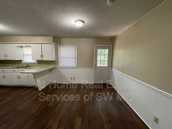 4th image of 331 E Wayland St