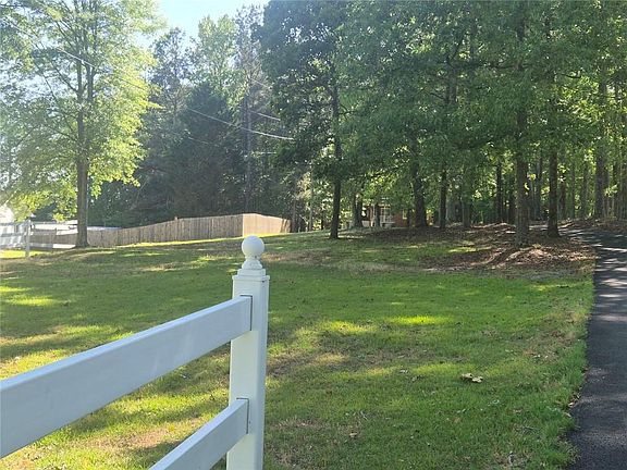 4th image of 1480 Azalea Dr