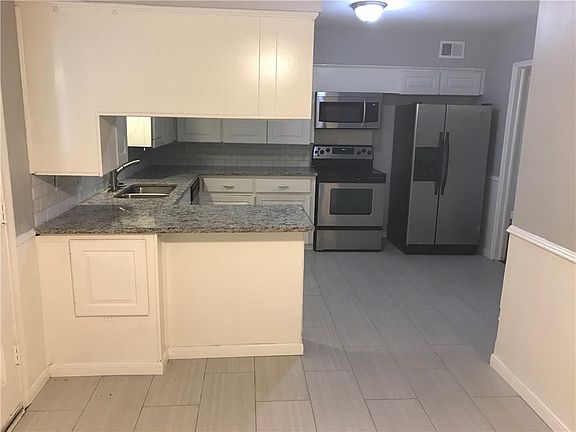 4th image of 1013 Alamo Ln