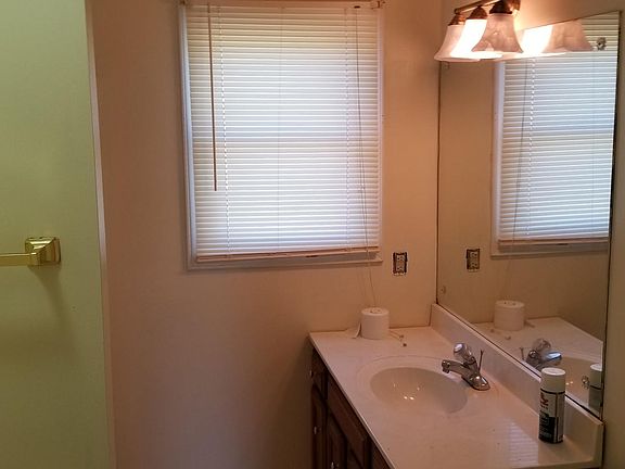3rd image of 3235 River Oaks Blvd
