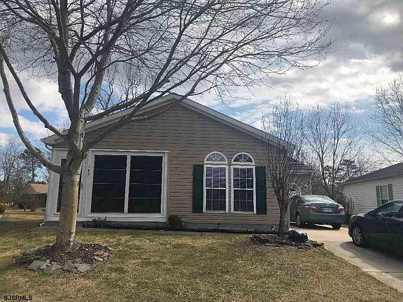 3rd image of 140 Glen Eagles Ct