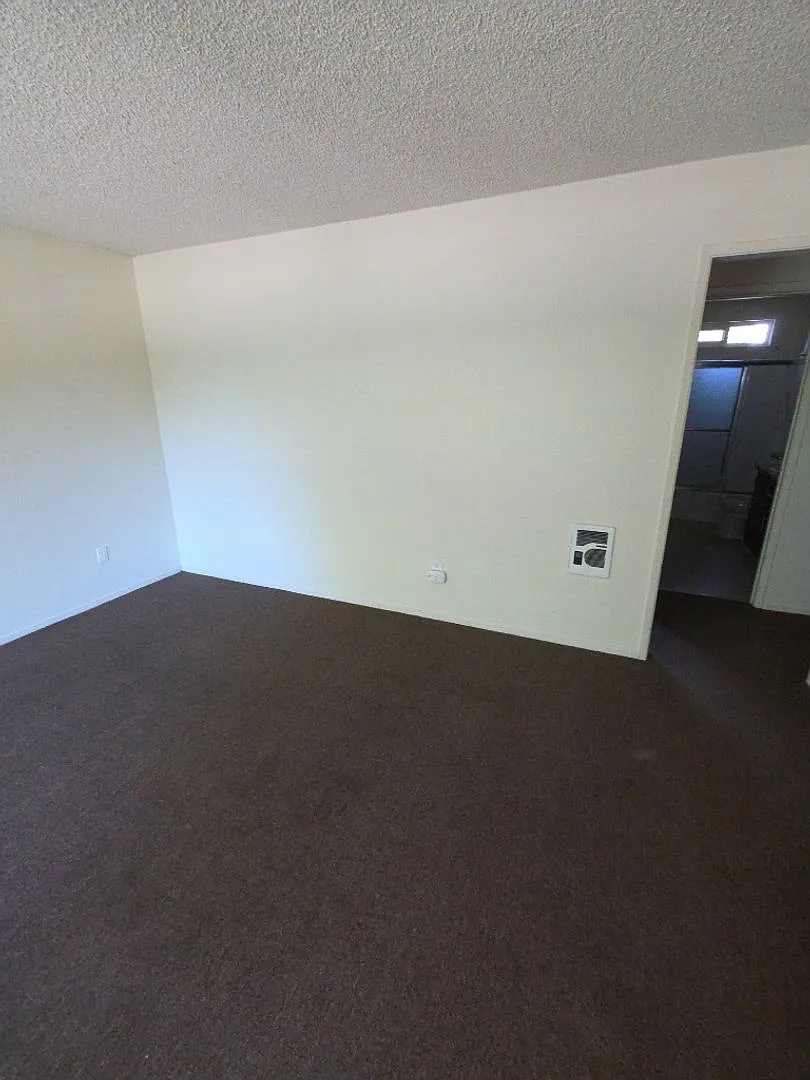 209 Wright Ln — Photo 4