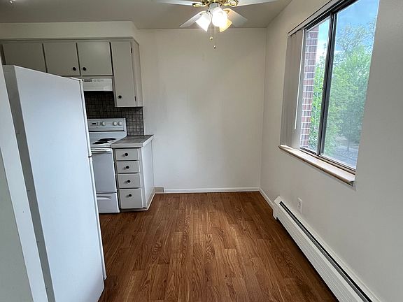 2nd image of 926 N Marion St #3B