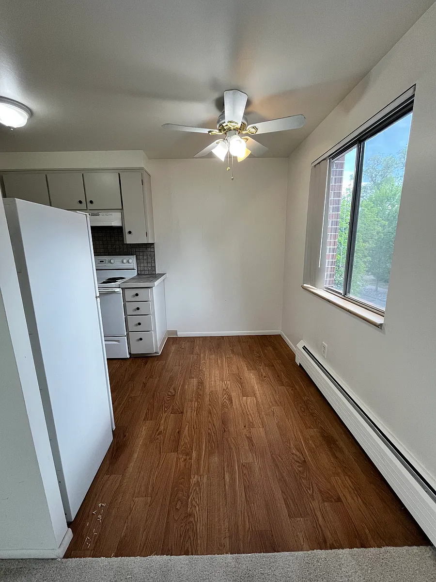 Building Photo - 926 N Marion St #3B
