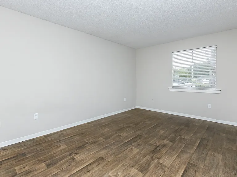Meadowbrook Apartments — Photo 21