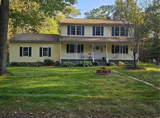 899 Hammet Rd, Coventry, RI 02816