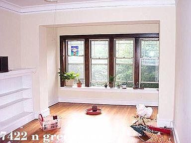 3rd image of 7422 N Greenview Ave #1627
