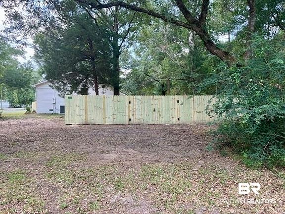 4th image of 9481 Pinewood Ave