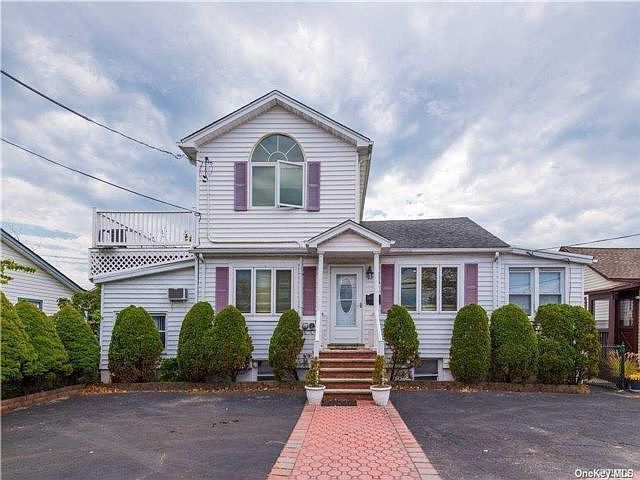 1st image of 8 Pine Ln
