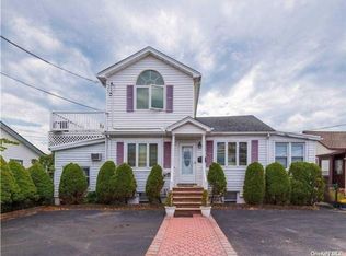 8 Pine Ln, Bayville, NY