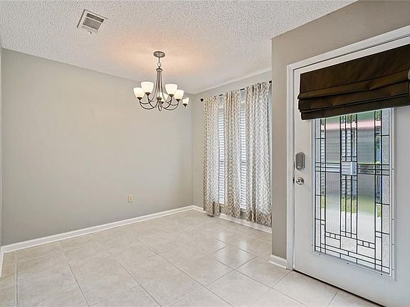 4th image of 304 Pineridge St E #304