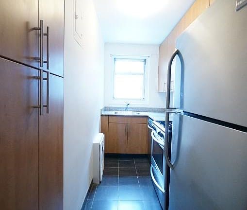 3rd image of 340 E 34th St APT 11L