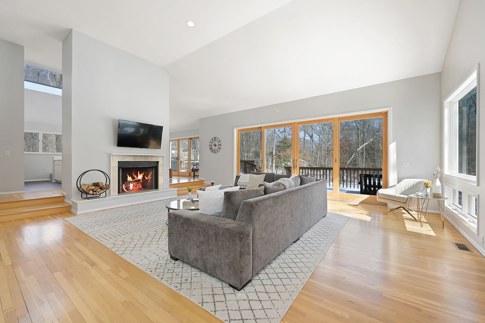  Bright Contemporary on 1.5 Acres