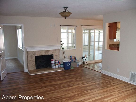 4th image of 2109 Coyne Ct