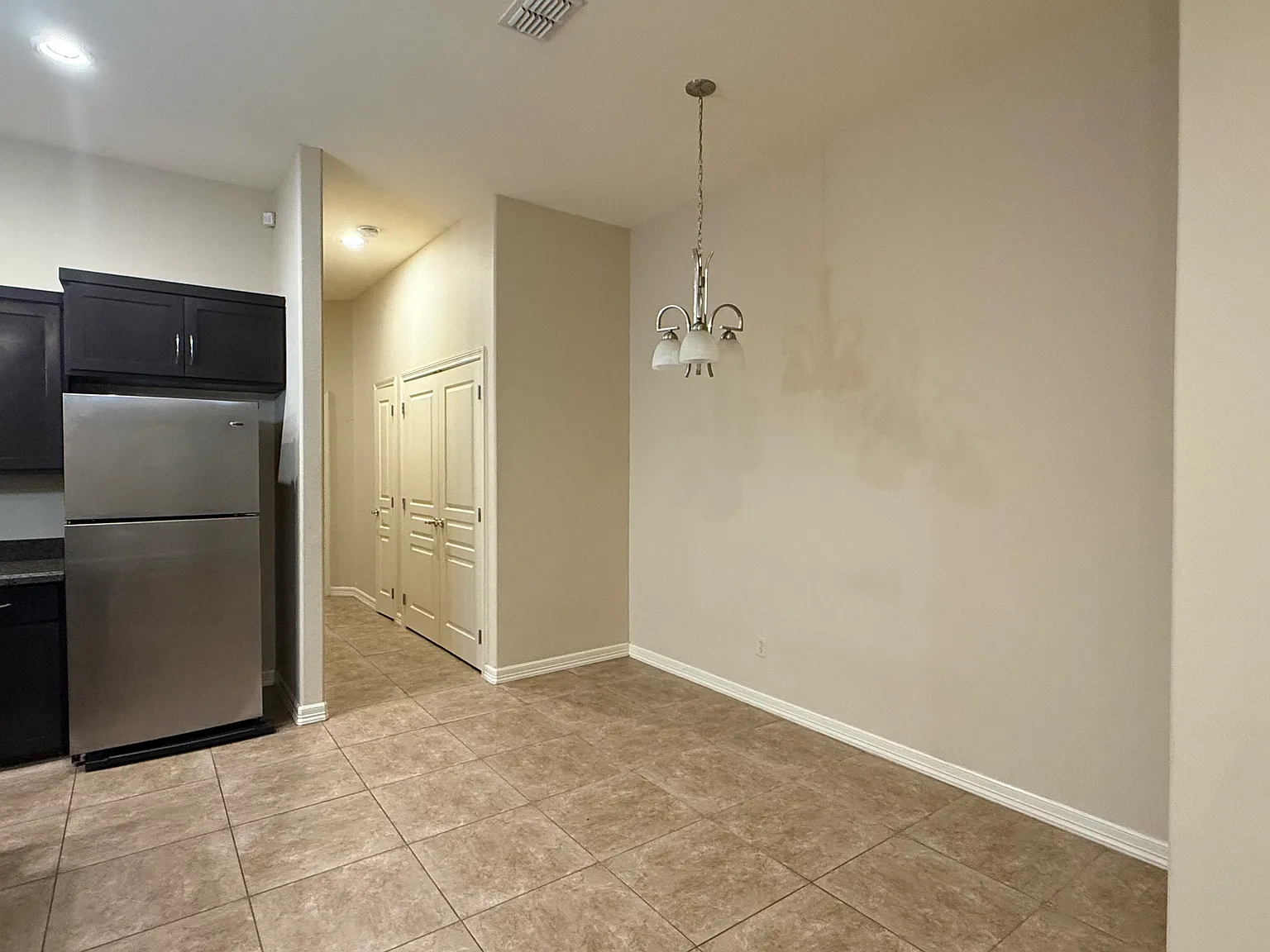2 bed, 1200 sqft, $1,000 — Photo 4