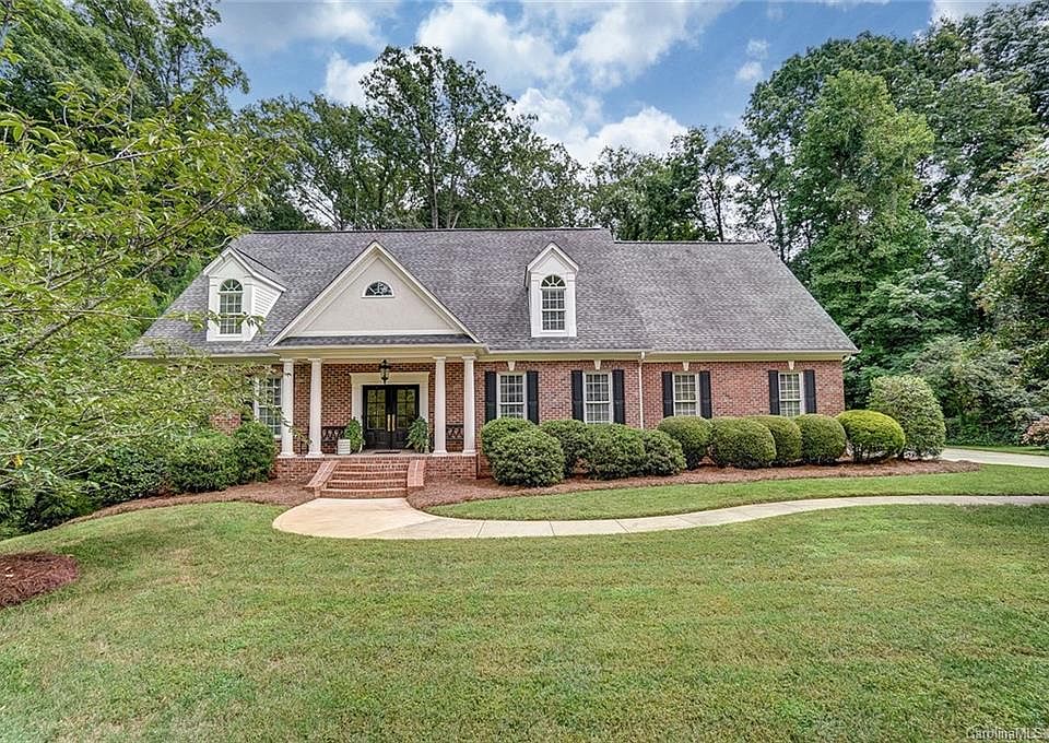 1st image of 3512 Country Club Dr