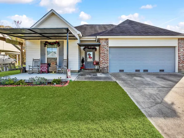 27160 Woods Edge Ln, Walker, LA 70785