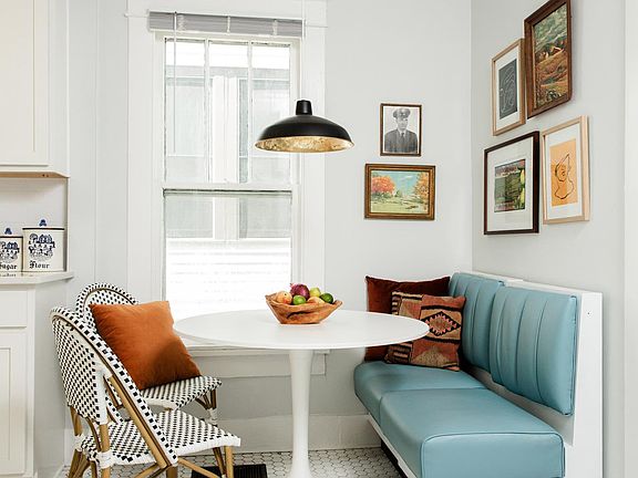 3rd image of 415 Park Cir