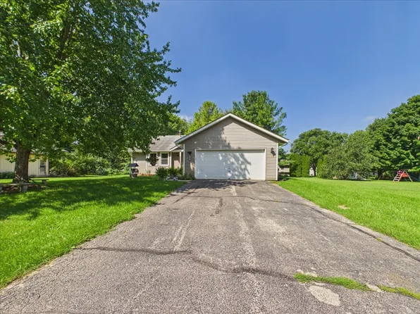 122 Drew Ct NE, Poplar Grove, IL 61065