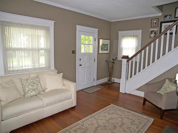 5th image of 928 Forest Ave