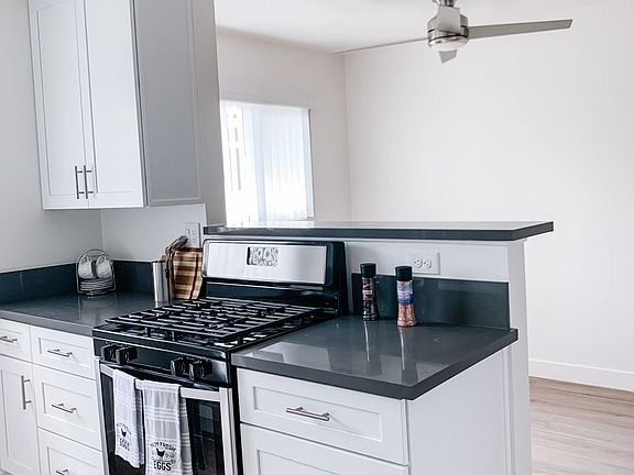 4th image of 100 E Montwood Ave #15