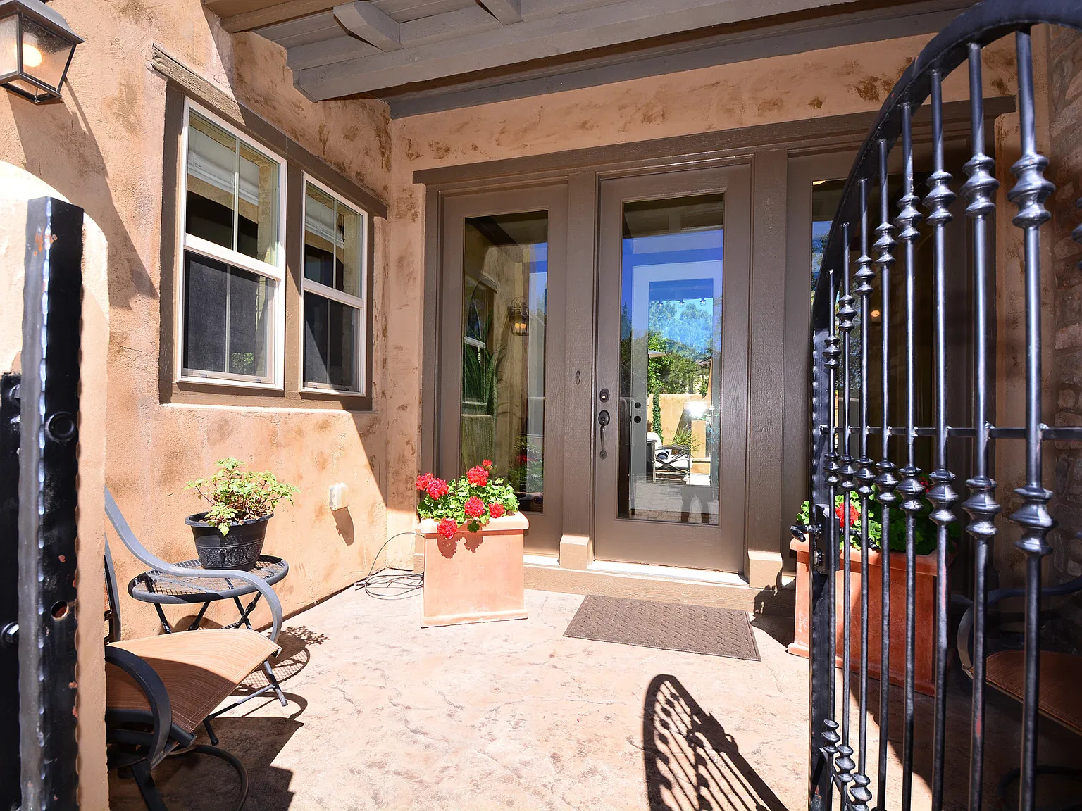 4 bed, 4976 sqft, $4,500 — Photo 2