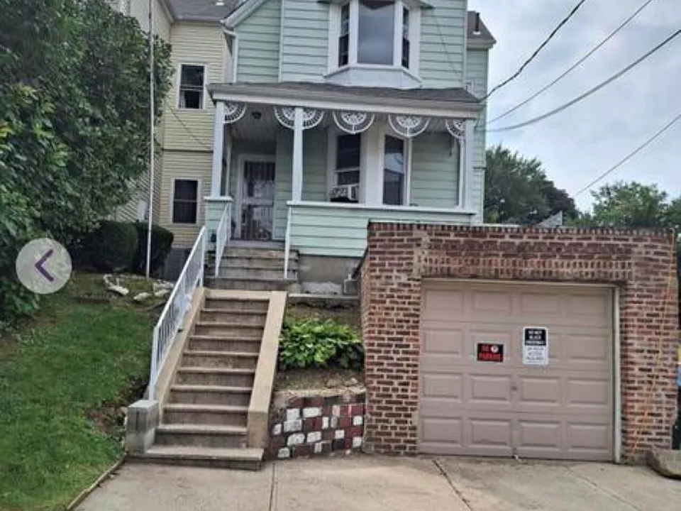24 Clinton Ave #2