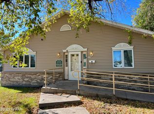 1001 N 5th St, Grand Forks, ND 58203