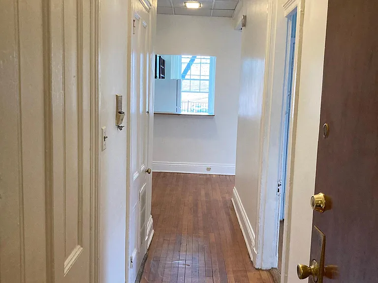 216 W Madison St #2R — Photo 6