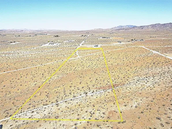 25 Dachshund Ave, Apple Valley, CA 92307