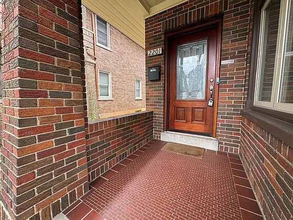 2nd image of 2201 W Gordon St