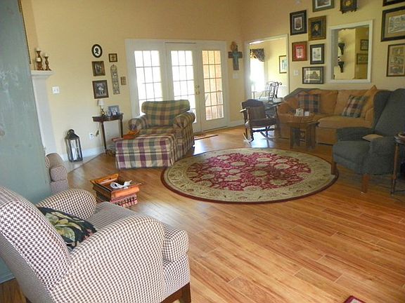 5th image of 152 Glen Arven Dr