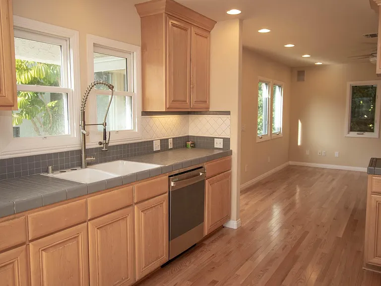 234 Roycroft Ave #C — Photo 11