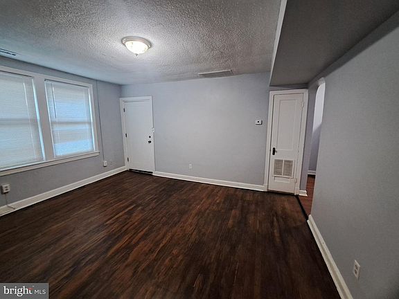 3rd image of 3516 Ely Pl SE