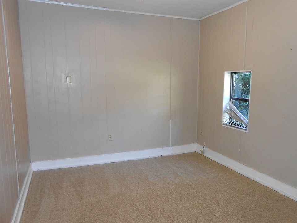 2nd image of 5500 Claresholm St